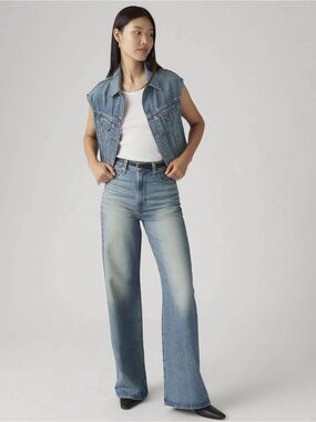 Levi’s Ribcage Wide-Leg Women’s Jeans
31W x 32L
